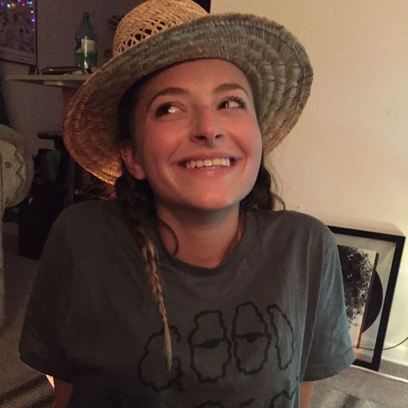 Meet your Posher, Gloria - Picture 1 of 1